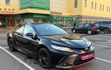 Toyota Camry, 2021 год, 2 800 000 рублей, 3 фотография