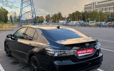 Toyota Camry, 2021 год, 2 800 000 рублей, 5 фотография