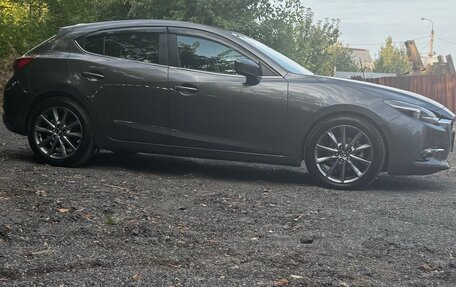 Mazda Axela, 2017 год, 1 500 000 рублей, 2 фотография