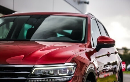 Volkswagen Tiguan II, 2018 год, 2 399 000 рублей, 2 фотография