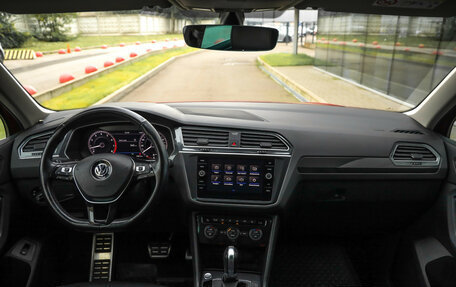 Volkswagen Tiguan II, 2018 год, 2 399 000 рублей, 11 фотография