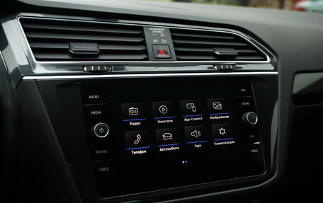 Volkswagen Tiguan II, 2018 год, 2 399 000 рублей, 15 фотография
