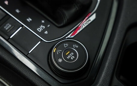 Volkswagen Tiguan II, 2018 год, 2 399 000 рублей, 21 фотография