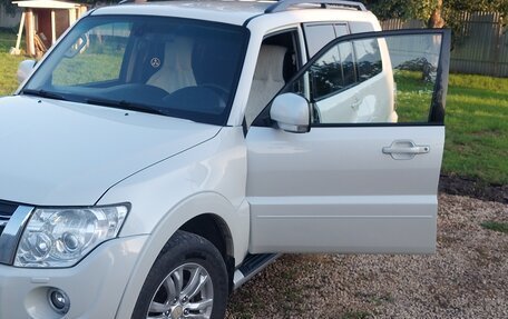 Mitsubishi Pajero IV, 2013 год, 2 130 000 рублей, 15 фотография
