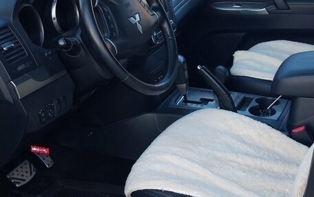 Mitsubishi Pajero IV, 2013 год, 2 130 000 рублей, 19 фотография