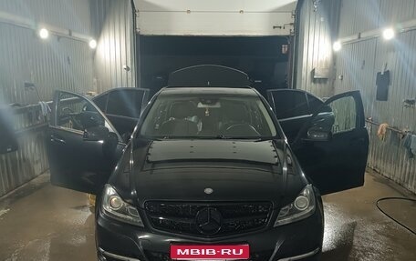 Mercedes-Benz C-Класс, 2012 год, 1 250 000 рублей, 1 фотография