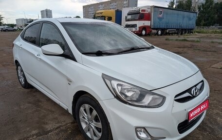 Hyundai Solaris II рестайлинг, 2011 год, 499 000 рублей, 1 фотография