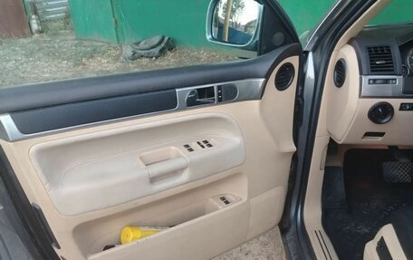 Volkswagen Touareg III, 2003 год, 800 000 рублей, 4 фотография