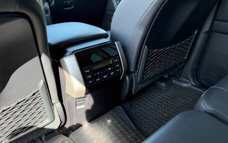 Toyota Land Cruiser Prado 150 рестайлинг 2, 2018 год, 6 500 000 рублей, 9 фотография