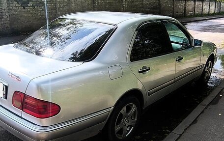 Mercedes-Benz E-Класс, 1997 год, 350 000 рублей, 5 фотография