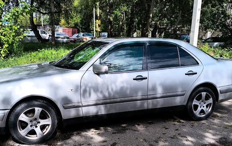 Mercedes-Benz E-Класс, 1997 год, 350 000 рублей, 3 фотография