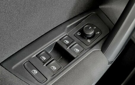 Volkswagen Tiguan II, 2019 год, 2 070 000 рублей, 10 фотография