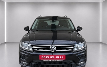 Volkswagen Tiguan II, 2019 год, 1 990 000 рублей, 2 фотография