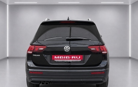 Volkswagen Tiguan II, 2019 год, 1 990 000 рублей, 3 фотография