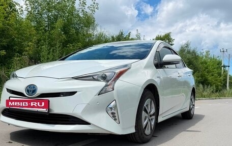 Toyota Prius IV XW50, 2016 год, 1 600 000 рублей, 2 фотография