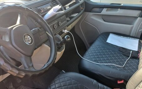 Volkswagen Transporter T6 рестайлинг, 2017 год, 1 600 000 рублей, 7 фотография