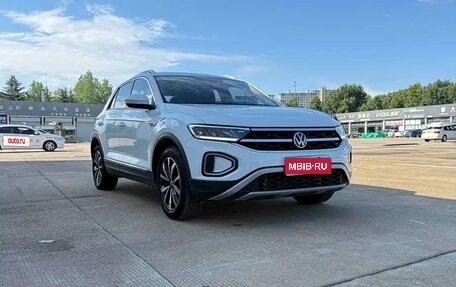 Volkswagen T-Roc I, 2023 год, 1 900 000 рублей, 1 фотография