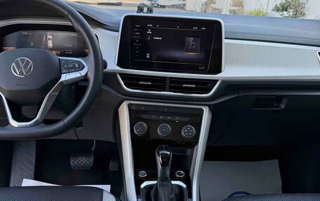 Volkswagen T-Roc I, 2023 год, 1 900 000 рублей, 4 фотография