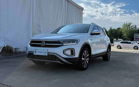 Volkswagen T-Roc I, 2023 год, 1 900 000 рублей, 2 фотография
