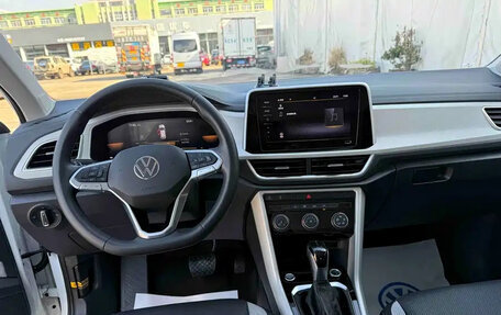 Volkswagen T-Roc I, 2023 год, 1 900 000 рублей, 7 фотография