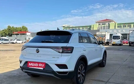 Volkswagen T-Roc I, 2023 год, 1 900 000 рублей, 9 фотография