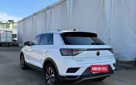 Volkswagen T-Roc I, 2023 год, 1 900 000 рублей, 12 фотография