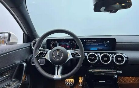 Mercedes-Benz A-Класс, 2023 год, 1 640 000 рублей, 8 фотография