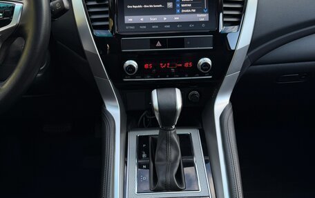 Mitsubishi Montero Sport, 2023 год, 4 500 000 рублей, 16 фотография