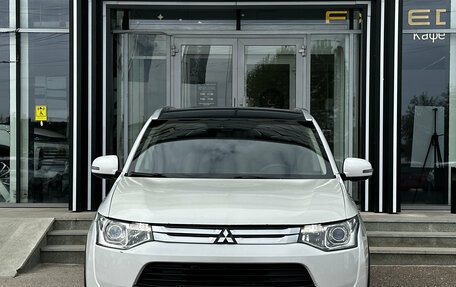 Mitsubishi Outlander III рестайлинг 3, 2014 год, 1 250 000 рублей, 2 фотография