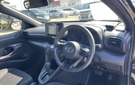 Toyota Yaris, 2022 год, 850 000 рублей, 5 фотография