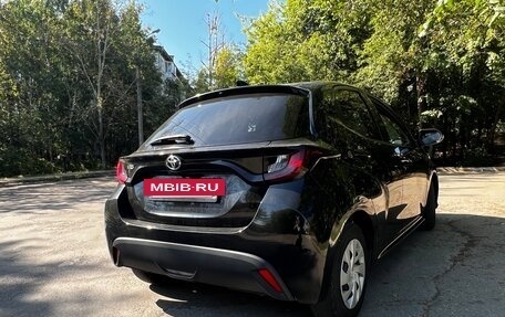 Toyota Yaris, 2022 год, 850 000 рублей, 3 фотография