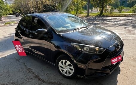 Toyota Yaris, 2022 год, 850 000 рублей, 2 фотография