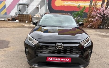 Toyota RAV4, 2021 год, 3 700 000 рублей, 1 фотография