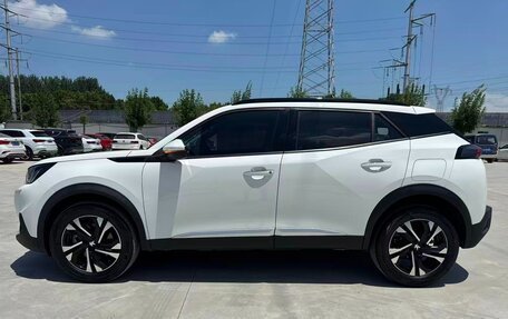 Peugeot 2008 II, 2022 год, 1 300 000 рублей, 7 фотография