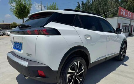 Peugeot 2008 II, 2022 год, 1 300 000 рублей, 4 фотография