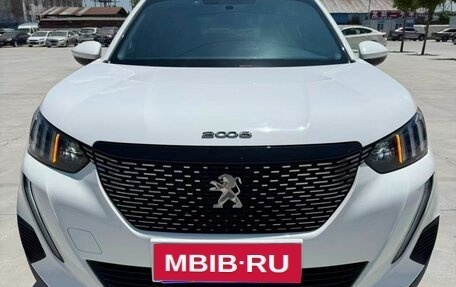 Peugeot 2008 II, 2022 год, 1 300 000 рублей, 2 фотография