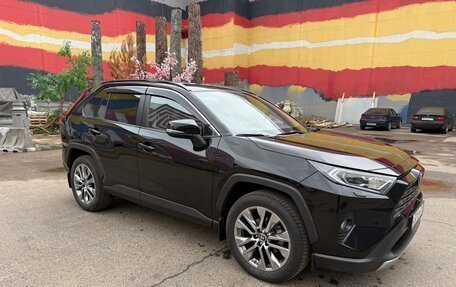 Toyota RAV4, 2021 год, 3 700 000 рублей, 2 фотография