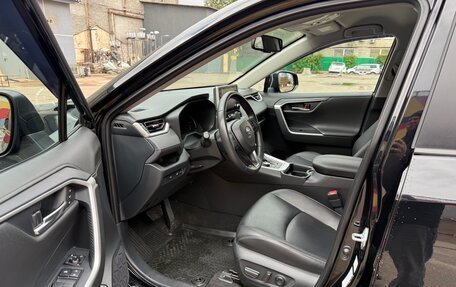 Toyota RAV4, 2021 год, 3 700 000 рублей, 6 фотография