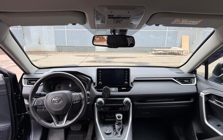 Toyota RAV4, 2021 год, 3 700 000 рублей, 7 фотография