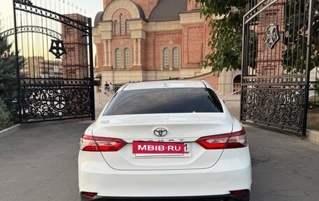 Toyota Camry, 2020 год, 1 890 000 рублей, 6 фотография