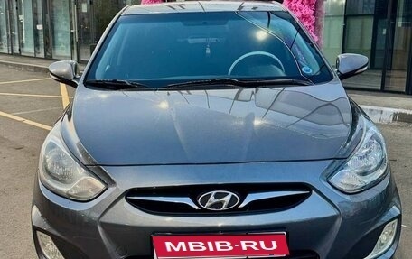 Hyundai Solaris II рестайлинг, 2012 год, 720 000 рублей, 1 фотография