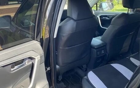 Toyota RAV4, 2024 год, 3 930 000 рублей, 5 фотография