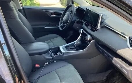 Toyota RAV4, 2024 год, 3 930 000 рублей, 6 фотография
