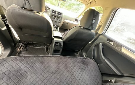 Volkswagen Jetta VI, 2012 год, 650 000 рублей, 21 фотография