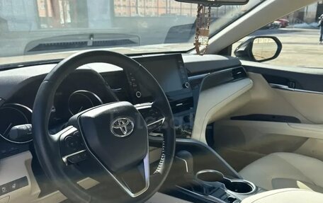 Toyota Camry, 2021 год, 3 900 000 рублей, 10 фотография