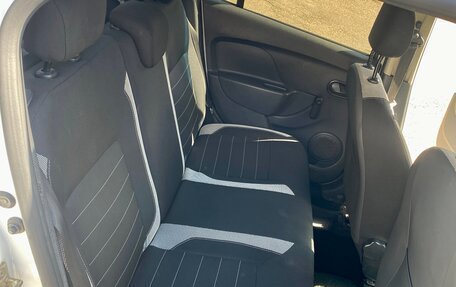 Renault Logan II, 2018 год, 570 000 рублей, 8 фотография