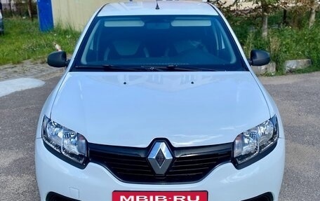 Renault Logan II, 2018 год, 570 000 рублей, 2 фотография