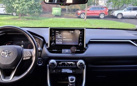 Toyota RAV4, 2020 год, 3 300 000 рублей, 7 фотография