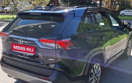 Toyota RAV4, 2020 год, 3 300 000 рублей, 5 фотография