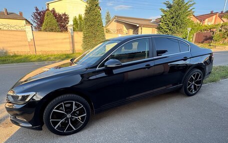 Volkswagen Passat B8 рестайлинг, 2017 год, 1 830 000 рублей, 2 фотография